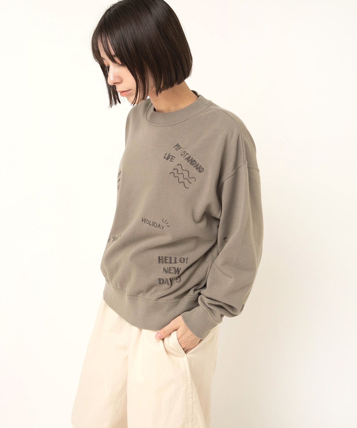 M2594 裏起毛パイル落書き刺繍スウェット(F ライトグレー): トップス