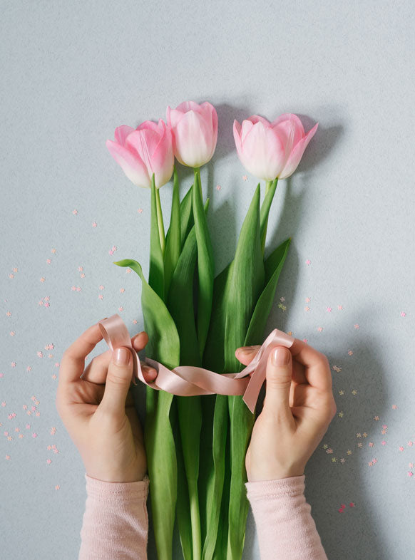 Lily Gifts | Cornsilk Surprise Lilies Box Arrangement | New Jersey