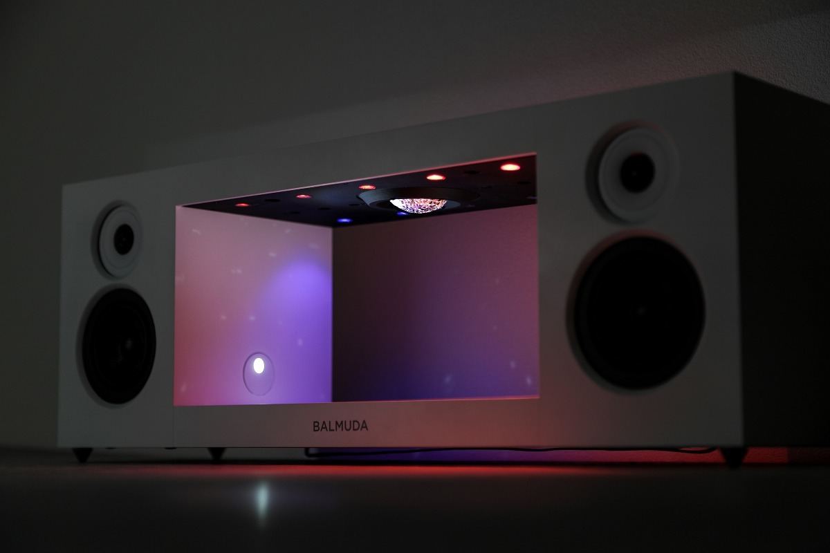 モノのデザイン(81) バルミューダ初の音響機器「BALMUDA The Speaker