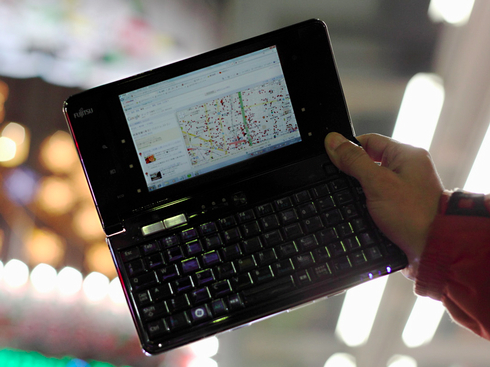 つねに携帯したくなるモバイル性抜群の小型PC - 富士通 「FMV-BIBLO