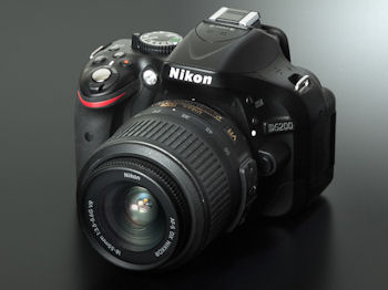 強力なAFセンサーを新搭載したバリアングル液晶のエントリークラス一眼