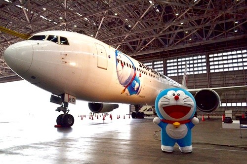 超巨大なドラえもんと空を舞う! 「JAL ドラえもんJET」就航--画像32枚