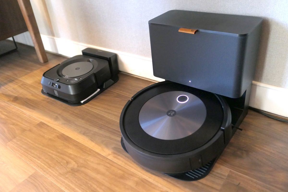 ロボット掃除機「ルンバ j7+」レビュー、床の障害物を自動回避で事前の
