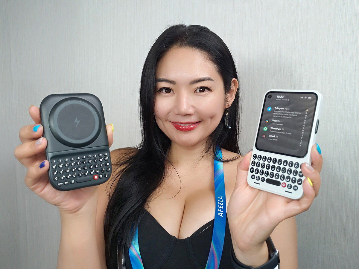 スマホにキーボード! Clicks CommuncatorとPower Keyboardが登場