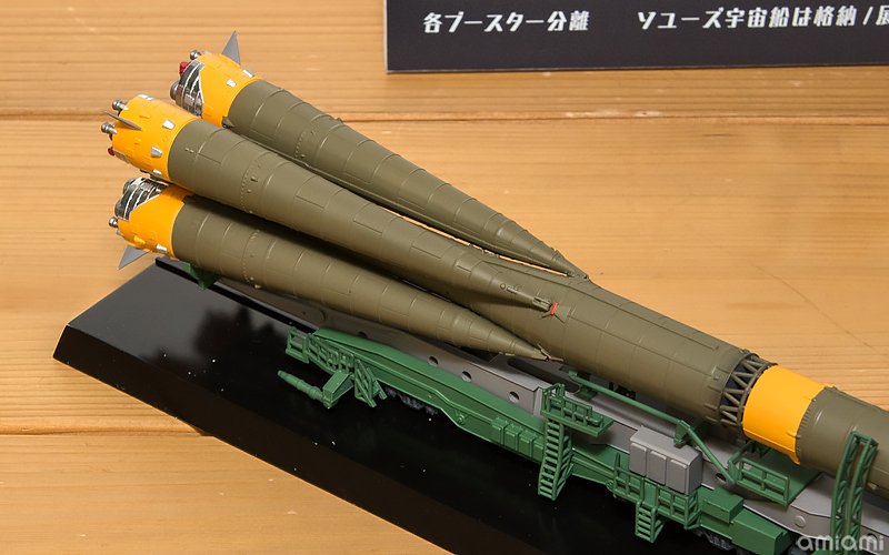 フォトアルバム】1/150 ソユーズロケット+搬送列車 プラモデル