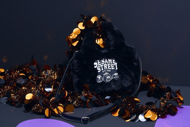 黒猫になったエルモがかわいすぎる！「セサミストリートマーケット