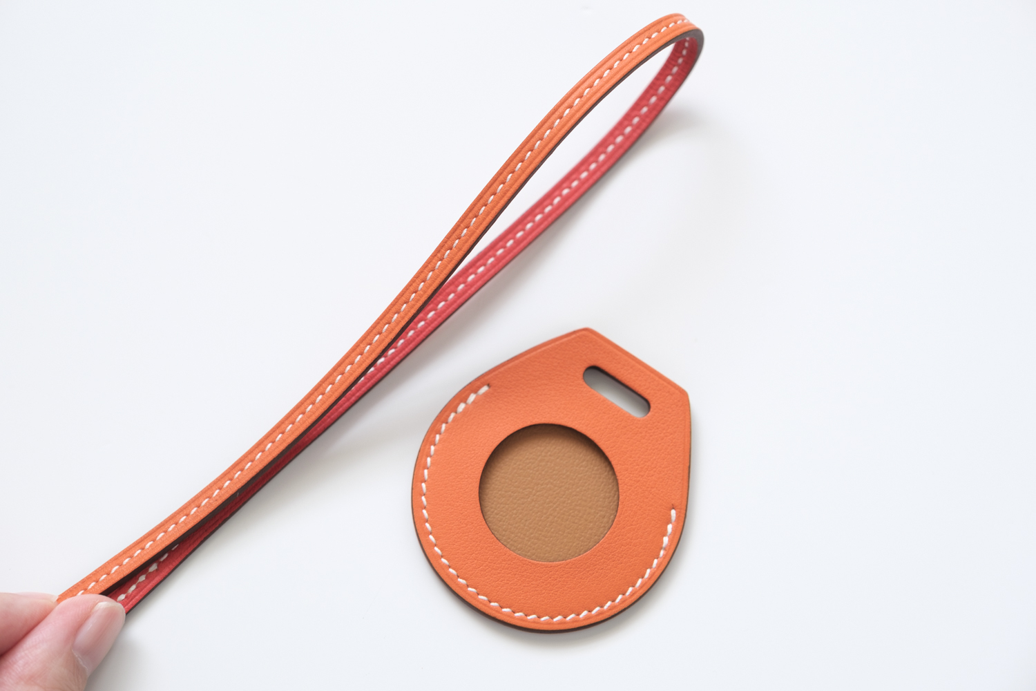 見つける天才！AirTagのエルメスバージョンはバッグチャームとしても