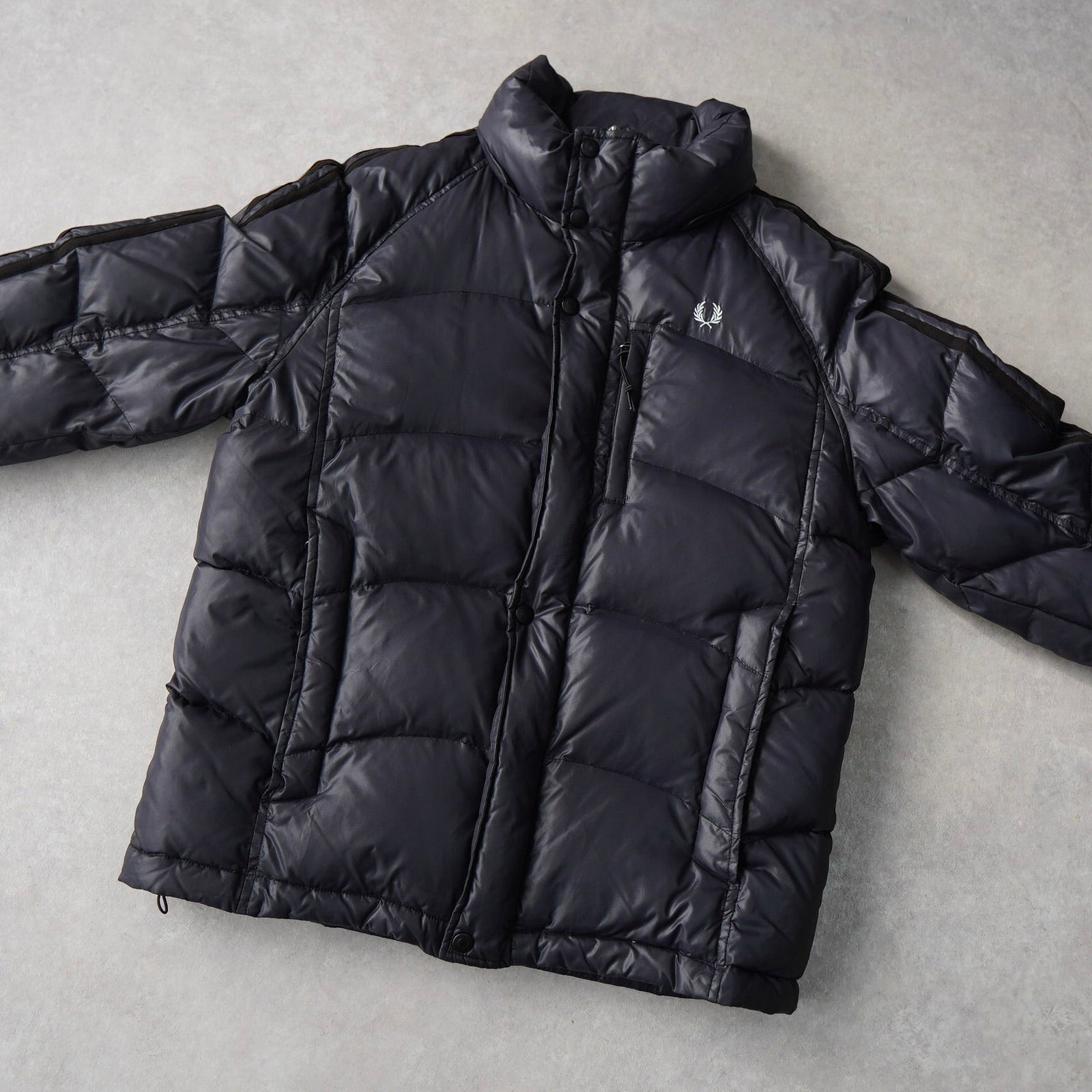 フレッドペリー ダウンジャケット ロゴ 刺繍 ブラック | ブランド古着