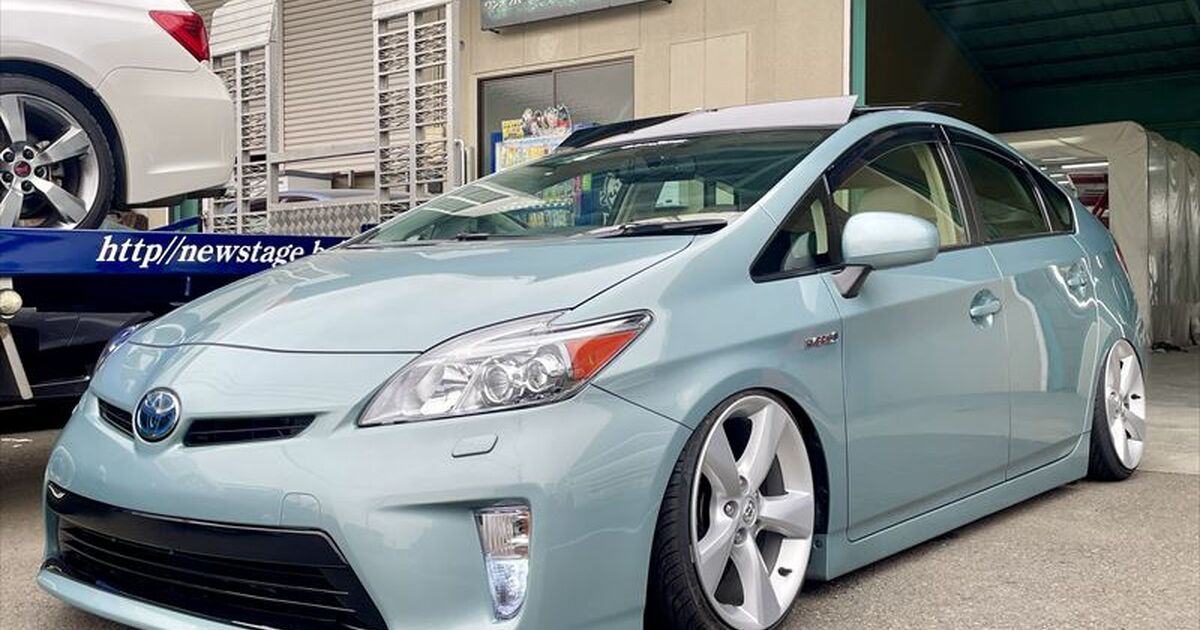 入間市 鈑金塗装】トヨタ 30プリウス 後期 エアサス・オールペン・多数