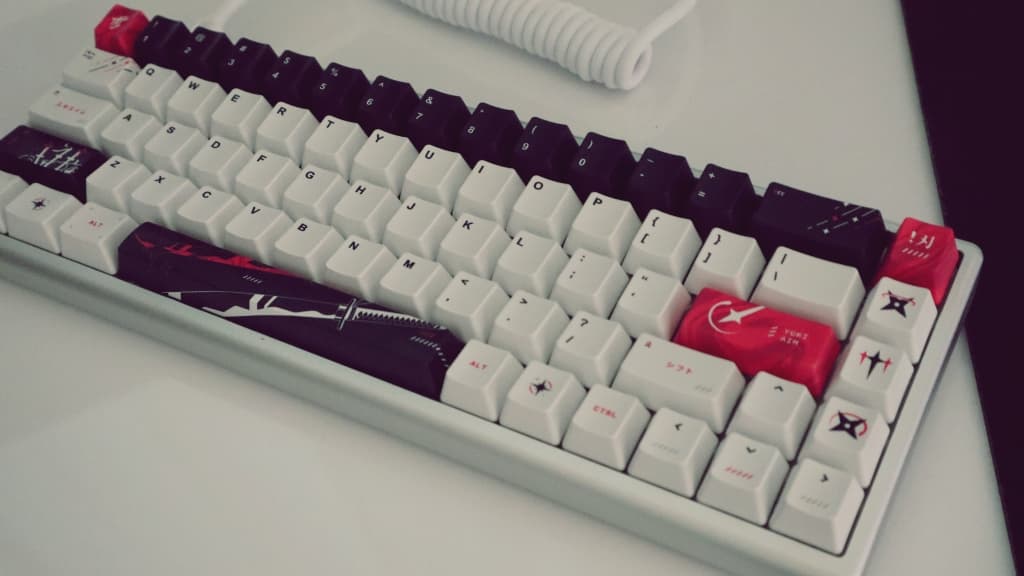 白いラピッドトリガー搭載のゲーミングキーボードおすすめ10選