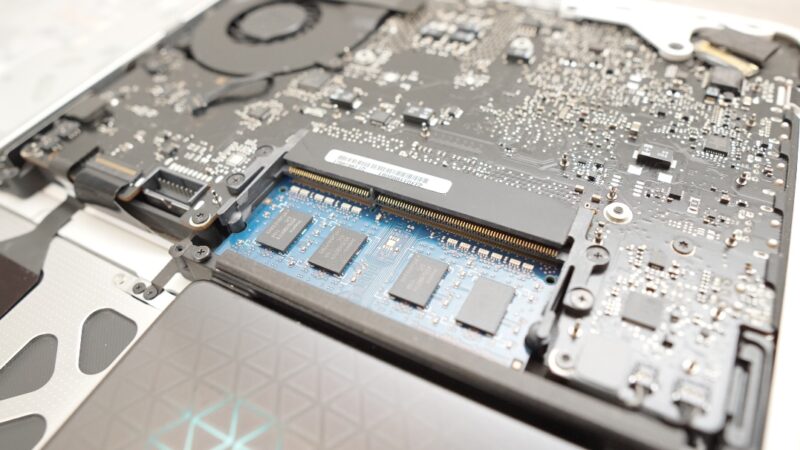 MacBook 13-inch Mid 2010 改修作業の手順解説（SSD換装、メモリ増設