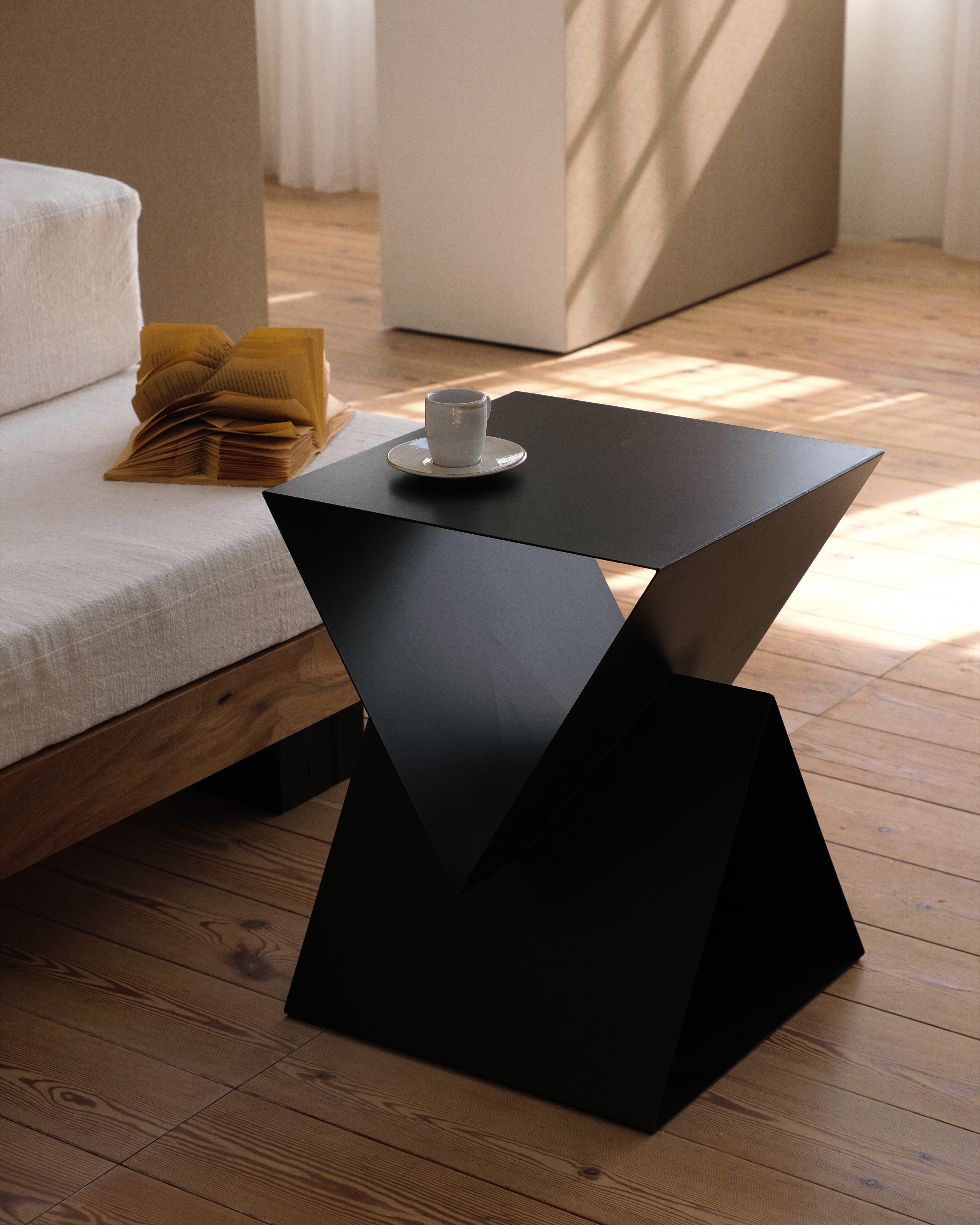 最短翌日配送】Triangle Side Table ステンレスサイドテーブル 収納