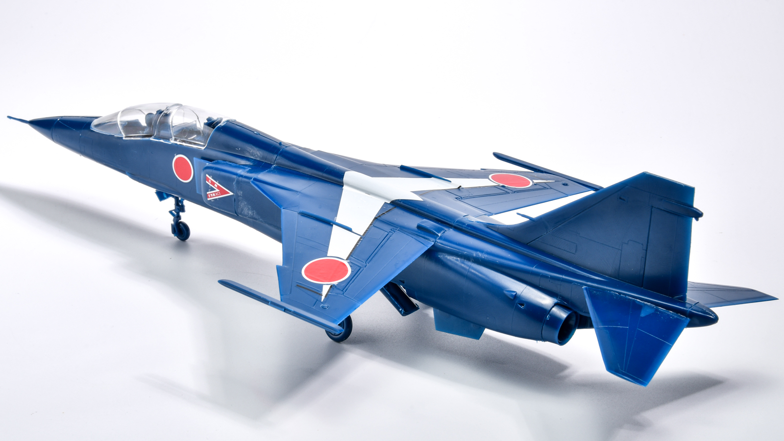 花金だ！仕事帰りに買うプラモ。三菱の「ブルーインパルス