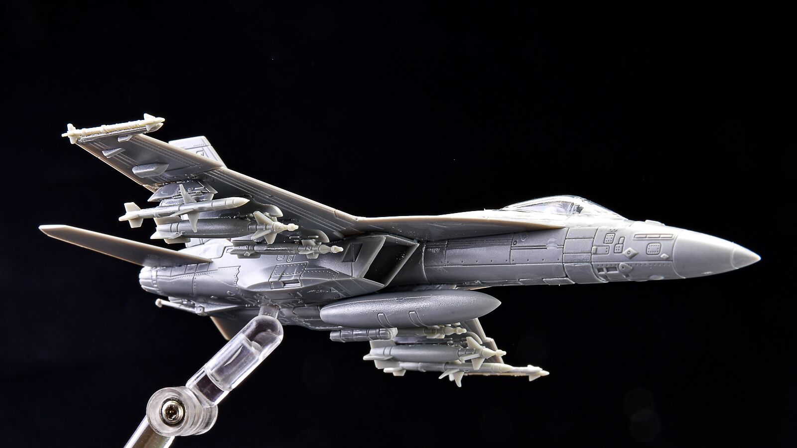 花金だ！仕事帰りに買うプラモ。手のひらサイズの『トップガン