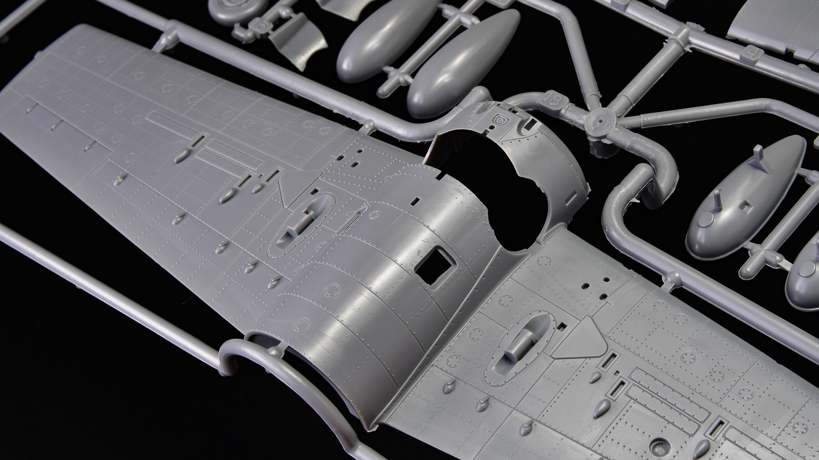 零戦の隣に置きたい超絶グラマーなタミヤの傑作飛行機模型／「1/48