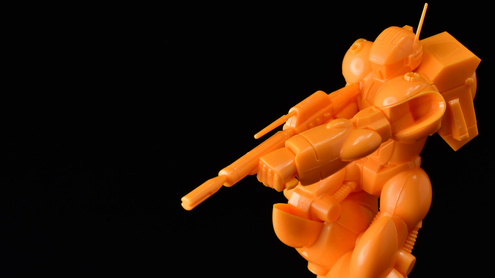 花金だ！仕事帰りに買うプラモ。激ヤバなプラスチックの色が少年時代の