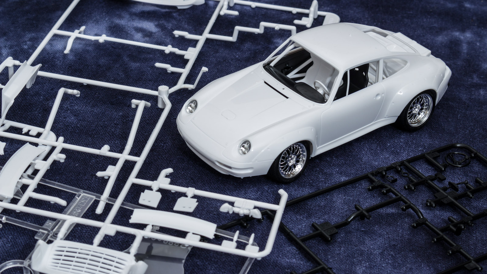 チグハグな色のハンドルとシートに教わるプラモデルのおもしろさ