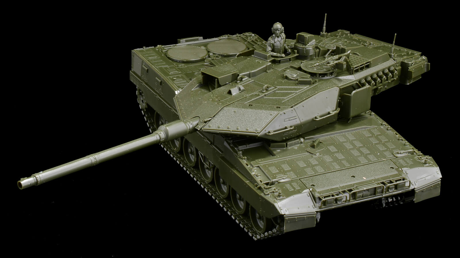 花金だ！仕事帰りに買うプラモ。タミヤで味わう「組み易い戦車模型」の