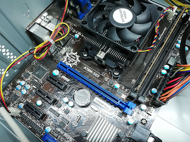 知人から中古のBTOパソコンを譲ってもらいました。