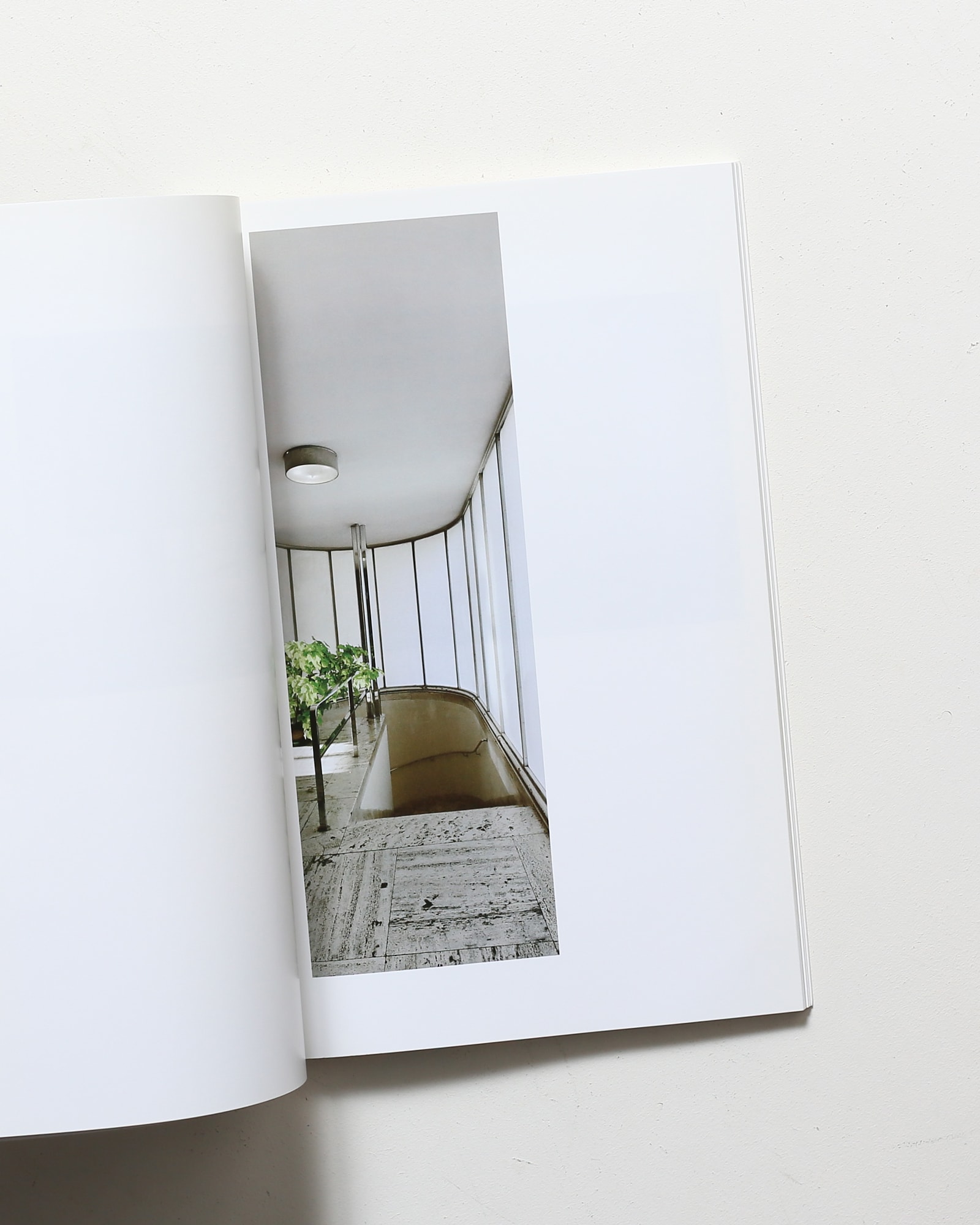 Mies van der Rohe: Vila Tugendhat Brno | nostos books ノストスブックス