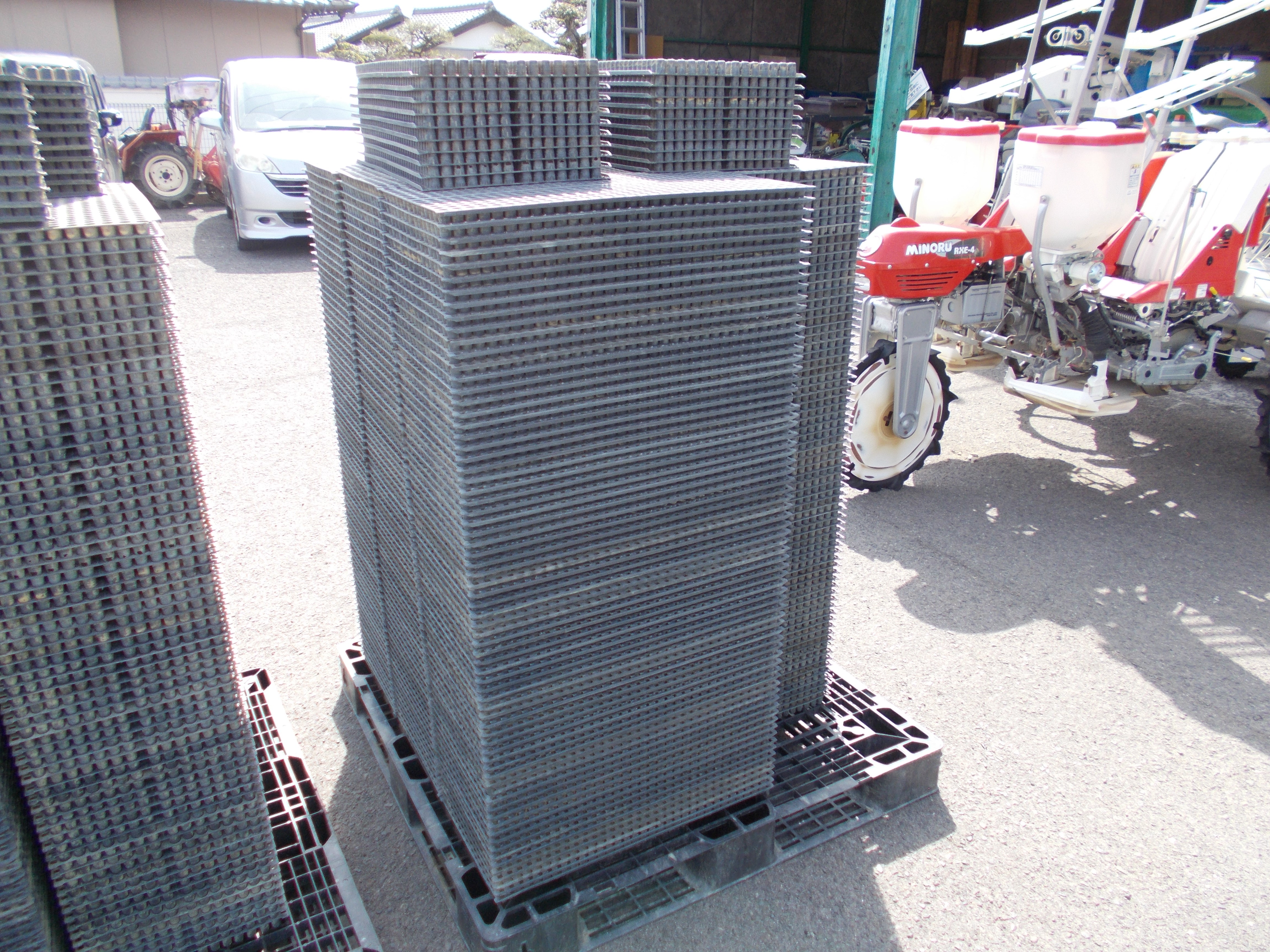 みのる 中古 ポット苗箱 448穴 （単価100円/枚） – 農キング