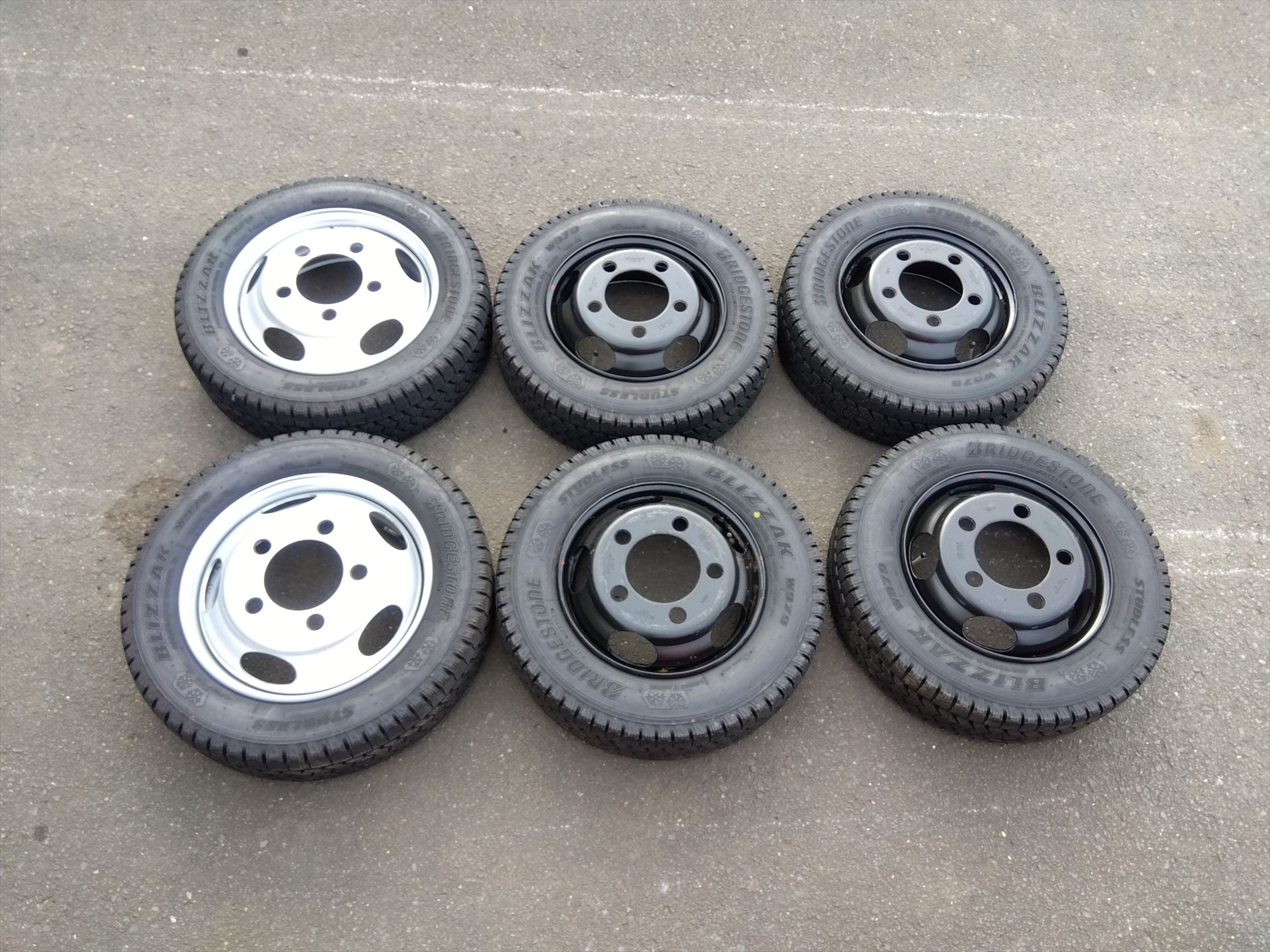 中古 トラック用 スタッドレス タイヤ ブリザック W979 いすゞ エルフ