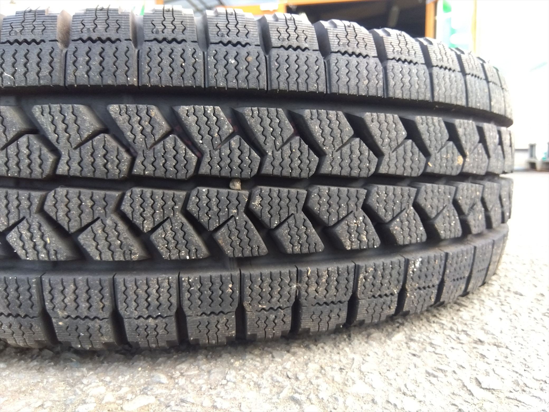 中古 トラック用 スタッドレス タイヤ ブリザック W979 いすゞ エルフ