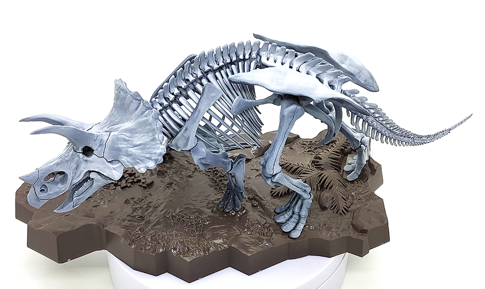 バンダイから発売。恐竜の骨格標本のプラモデルImaginary Skeleton