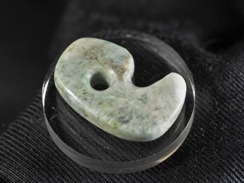 縄文ヒスイ勾玉（朝日山遺跡モデル）