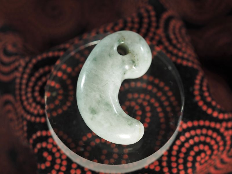 某古墳出土品実寸大複製・ヒスイ勾玉