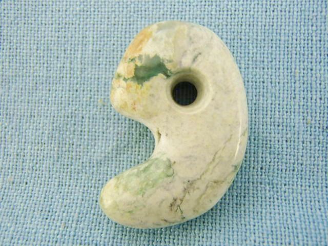 朝日山遺跡出土縄文勾玉（写し）