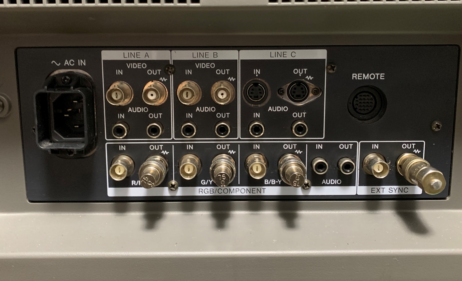 SONY 「PVM-20M4J」 HRトリニトロン ブラウン管モニタを買ってしまった