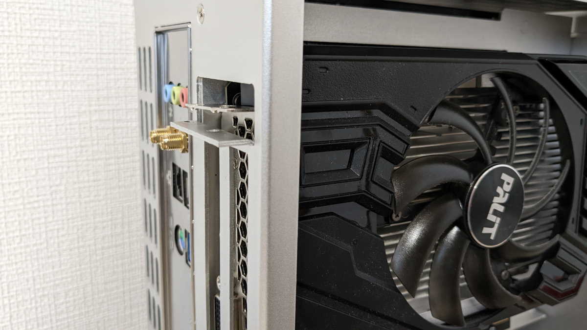 SFX電源とグラフィックボードが搭載可能なMini-ITX対応コンパクト