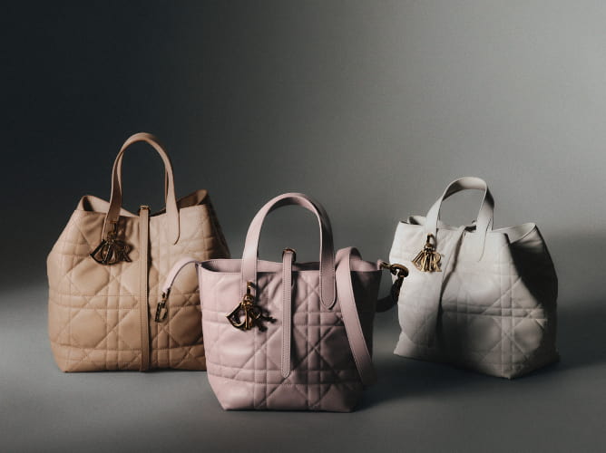 ディオール「マクロカナージュ」を纏ったトート型バッグに縦型2サイズ