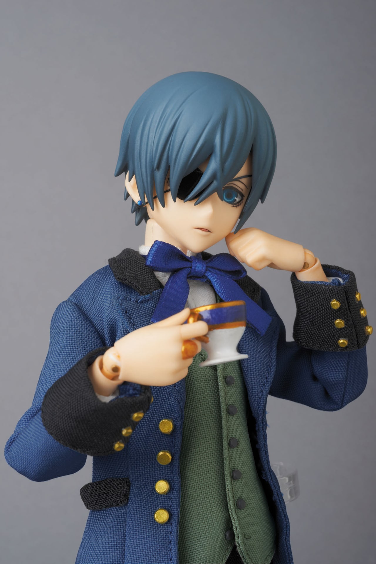 黒執事」セバスチャンとシエルの可動式フィギュア、燭台などパーツも