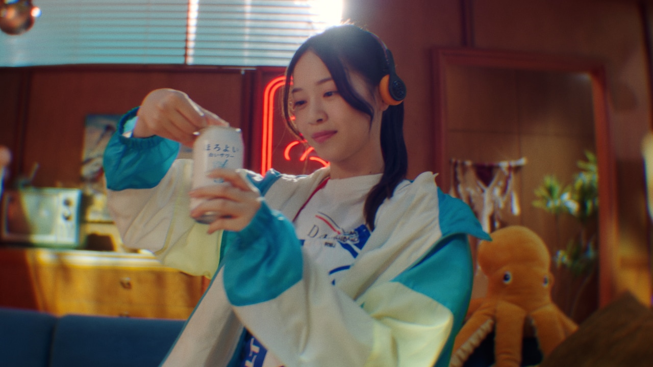 東京タラレバ娘」描き下ろしイラストと西野七瀬が共演、「ほろよい」新