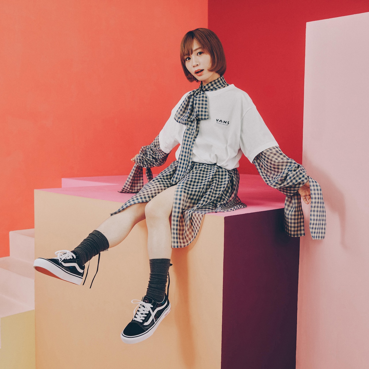 Vans x MOMOKO SAKURA」を着用したモモコグミカンパニー [画像