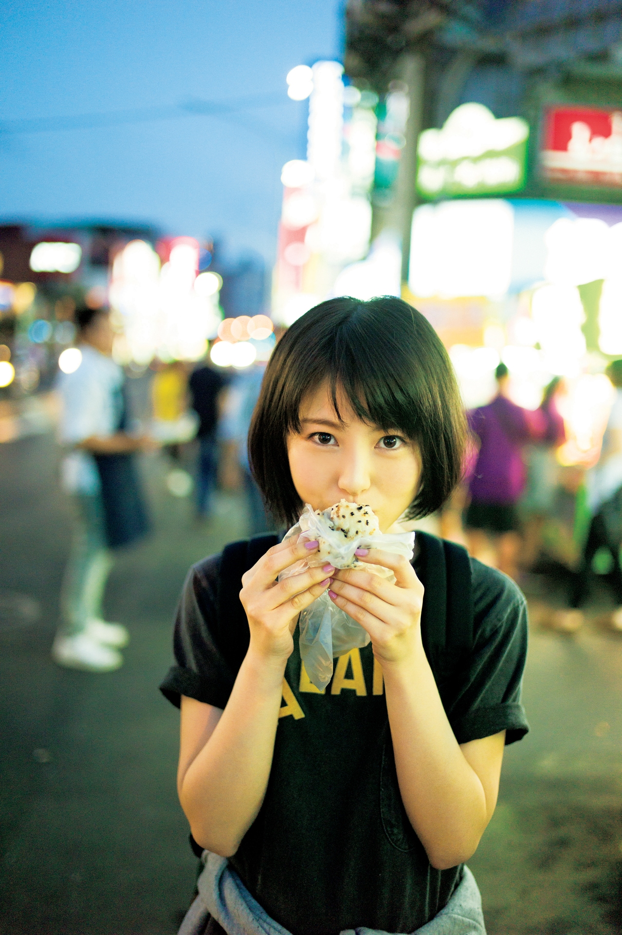 浜辺美波写真集 voyage」中面 [画像ギャラリー 17/23] - 映画ナタリー