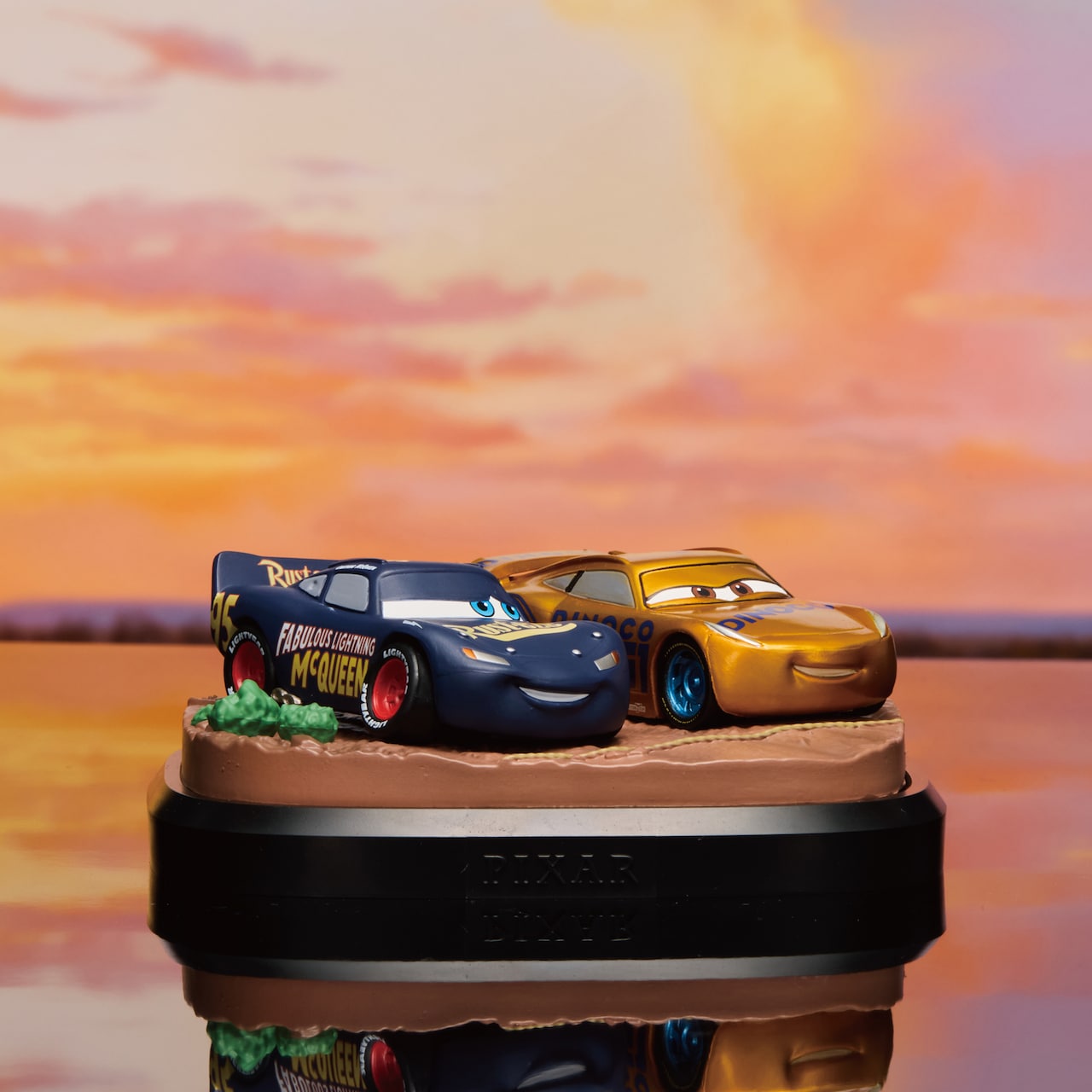 ピクサーのHappyくじ、7月より販売 A賞はフィギュアとランプ＆ロゴの