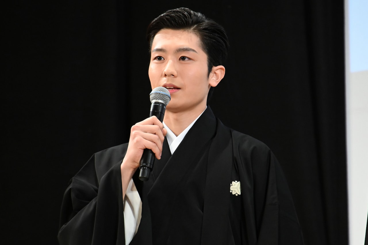 バラ売り可】 国宝 歌舞伎座 大晦日特別上映会 扇子2本 国宝』 歌舞伎