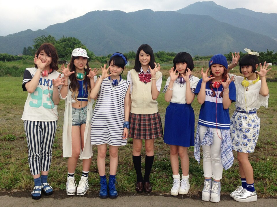 リトグリ、代ゼミCM曲MVで高橋ひかるが滑走路ダッシュ - 音楽ナタリー