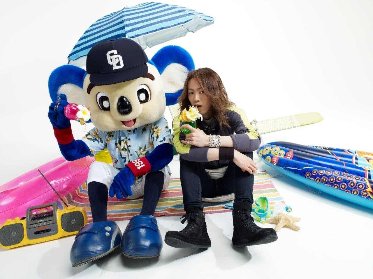 ラルクyukihiroカレンダー、お相手は今年も愛するドアラ - 音楽ナタリー