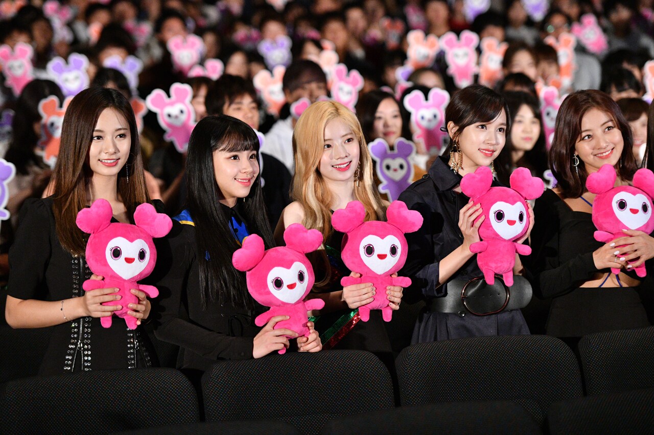 左からツウィ、チェヨン、ダヒョン、ミナ、ジヒョ。 [画像ギャラリー 8