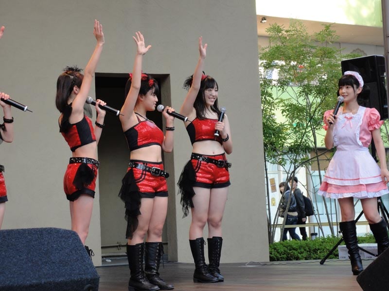 ハロプロ「モベキマス」イベントで嗣永桃子コスプレ披露 - 音楽ナタリー