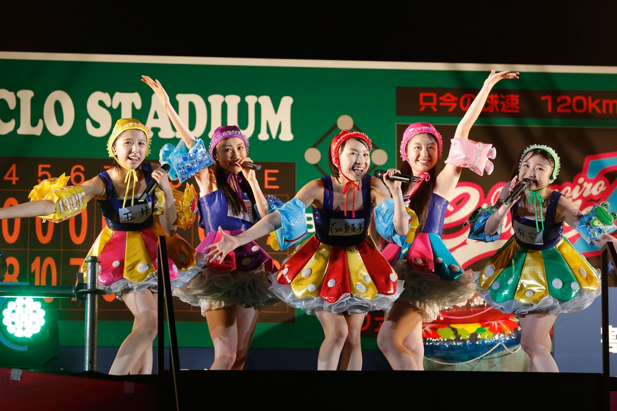 ももクロ、真夏の西武ドームで頭のネジ外してバカ騒ぎ - 音楽ナタリー