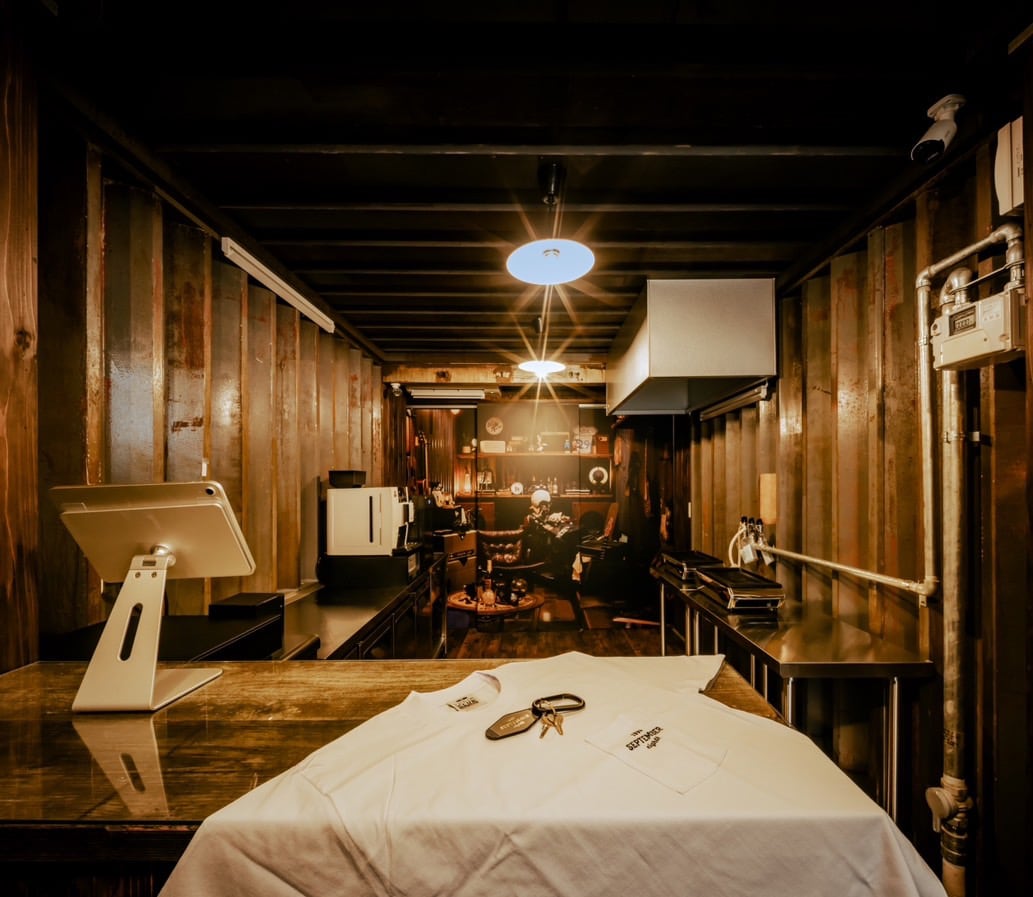 九月八日の内観と“少数精鋭グッズ”。 [画像ギャラリー 3/8] - 音楽ナタリー