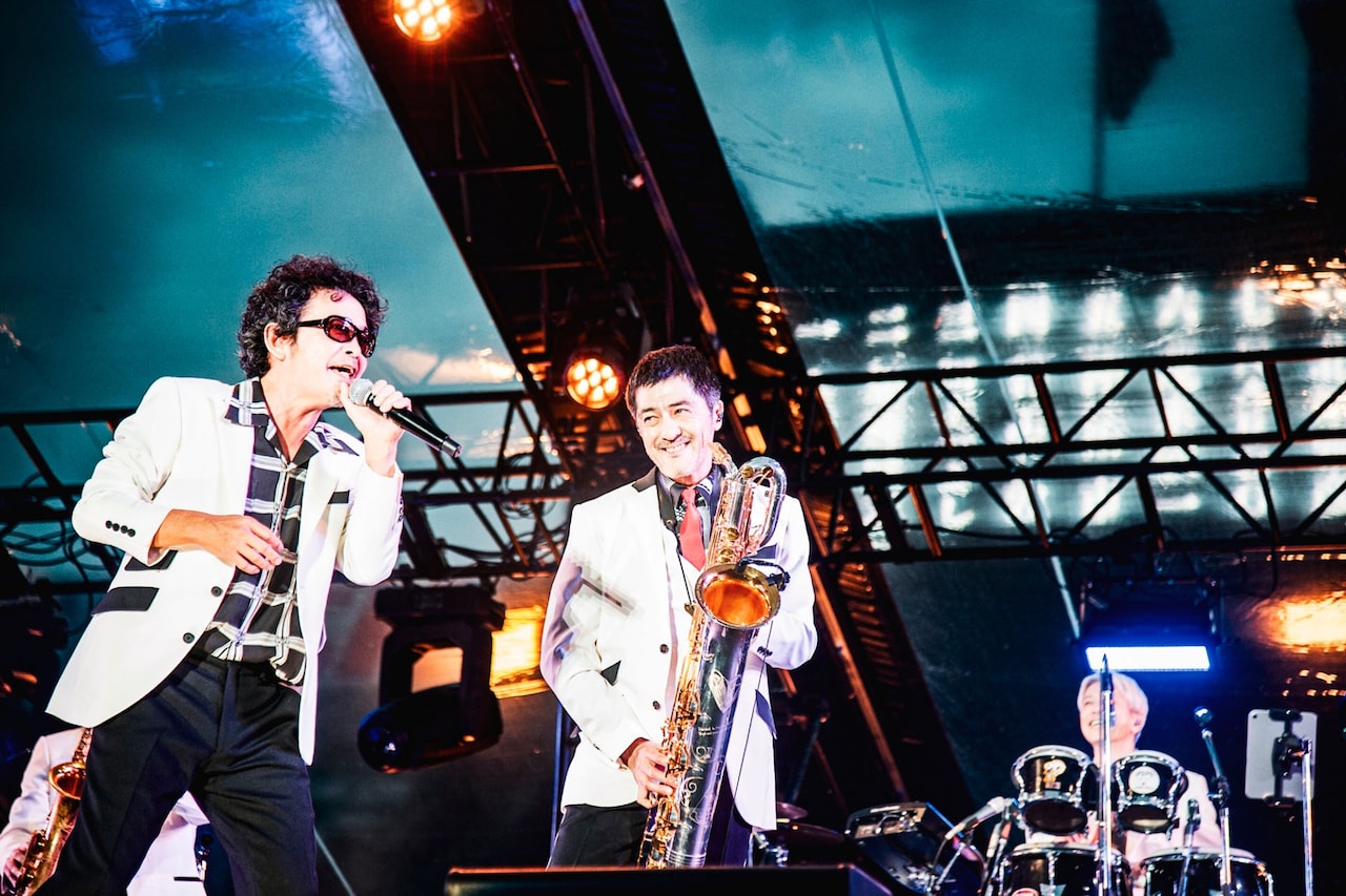 奥田民生と谷中敦（東京スカパラダイスオーケストラ）。（撮影
