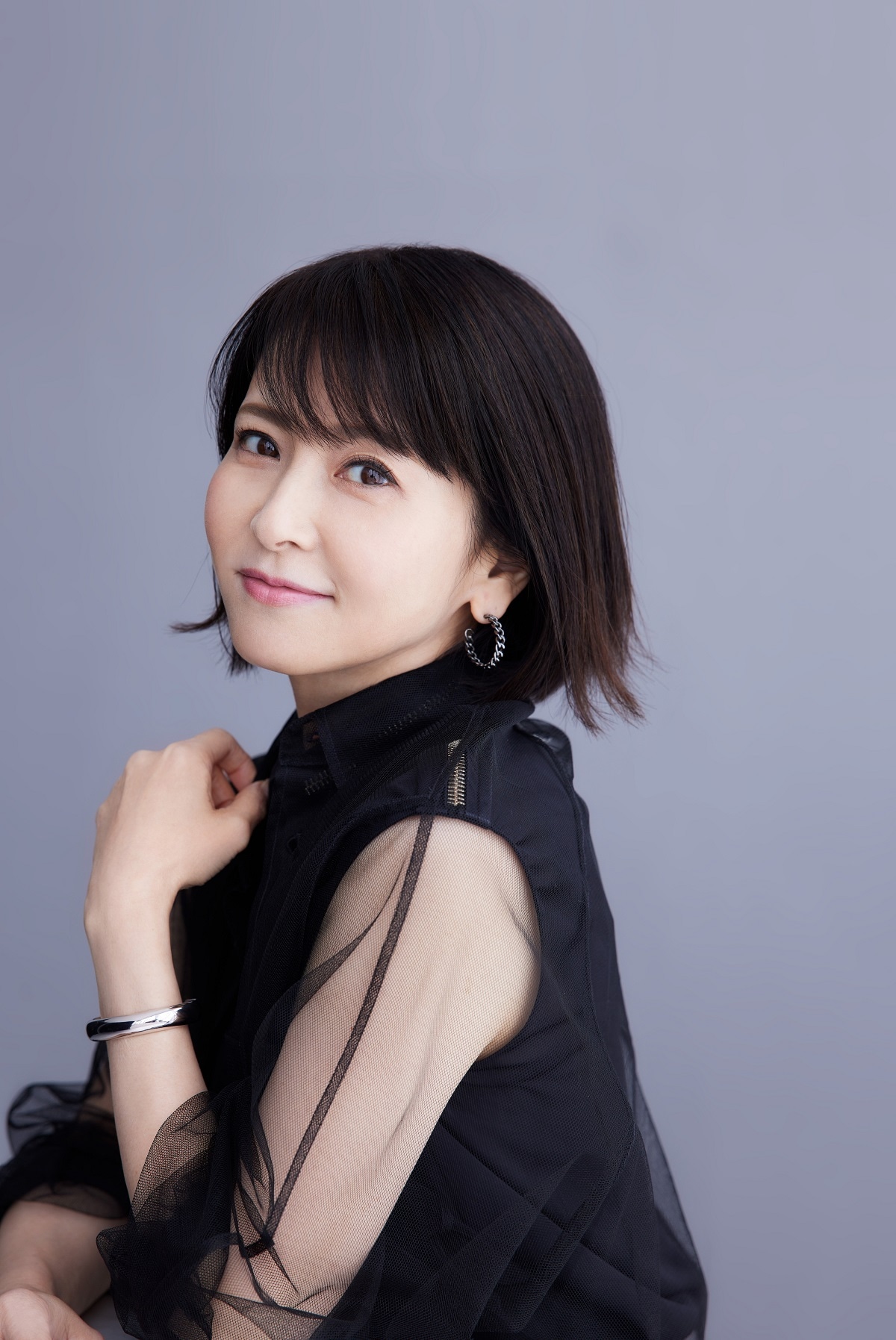 森高千里、赤衣装アクスタ付き最新ツアーライブBlu-ray / DVD発売