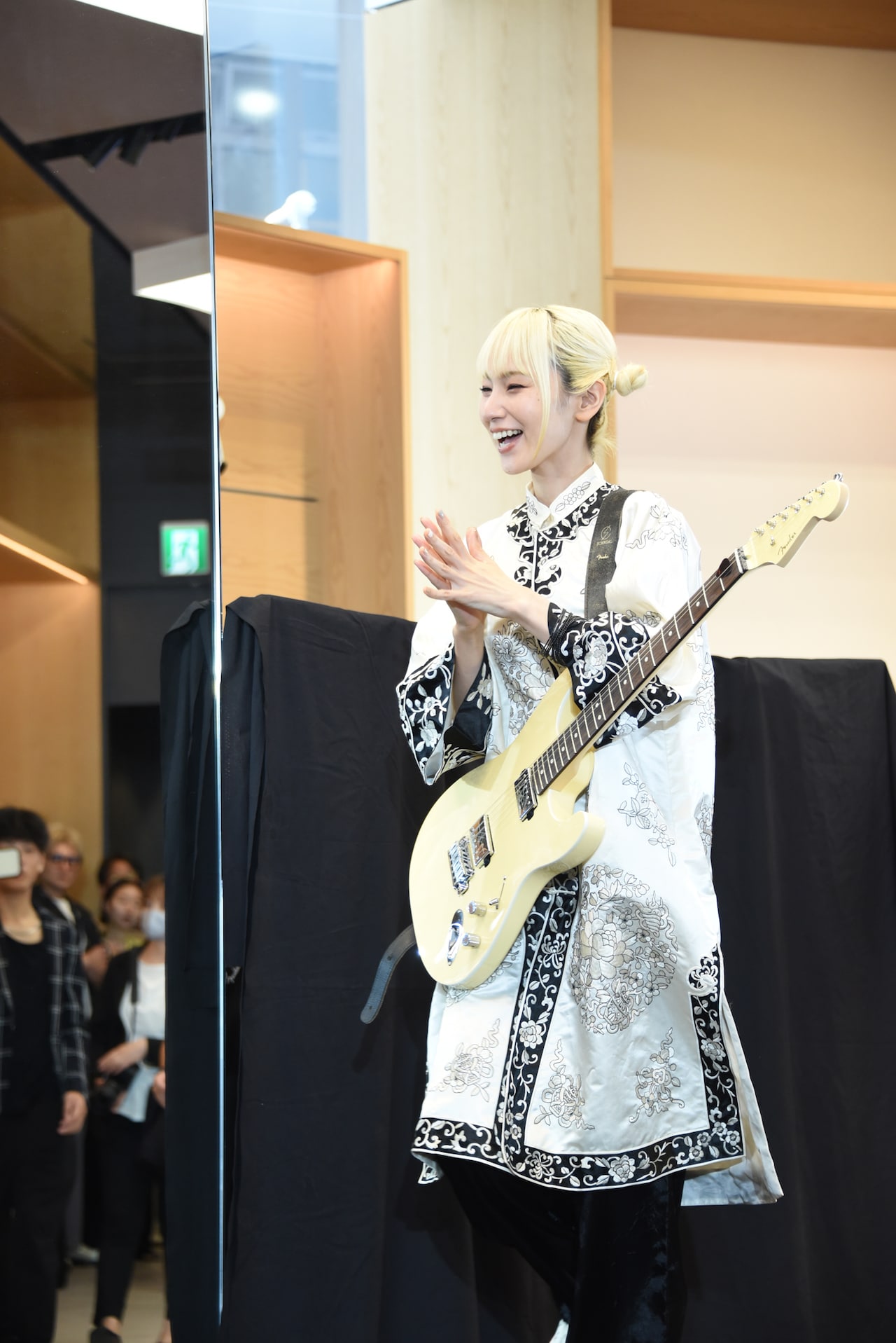 SCANDAL MAMI まみたすレプリカ スキャンダル ギター SCANDAL MAMI ま