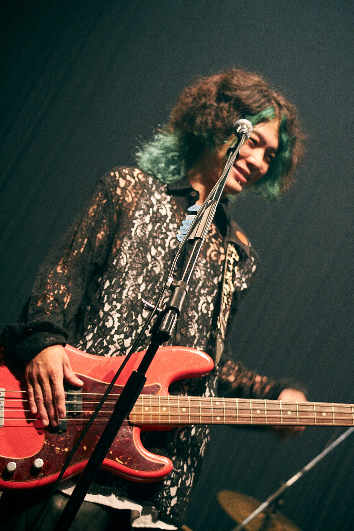 長谷川カオナシ（B）（撮影：岩本彩） [画像・SNS投稿ギャラリー 2/11